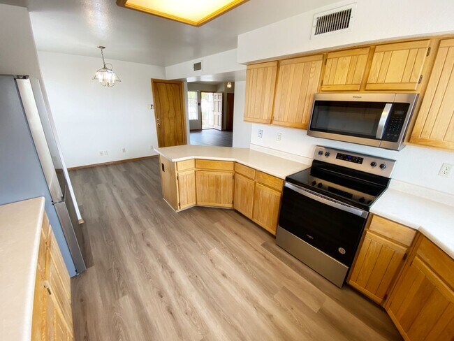 Building Photo - 11343 W Townley Ave
