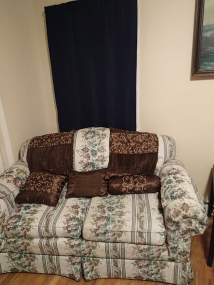 Building Photo - 569 W Broadway