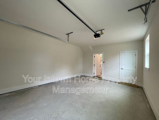 Building Photo - 1135 West Marietta St NW