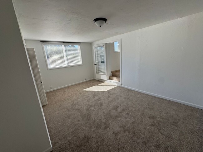 Building Photo - Country Living just minutes from Town