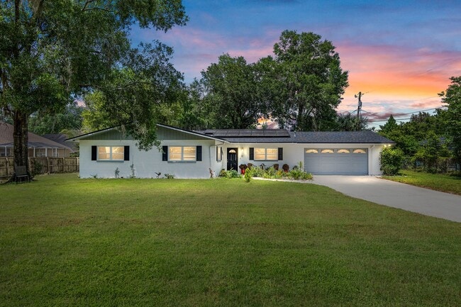 Building Photo - Beautiful 4/3 home With Attached Mother In...