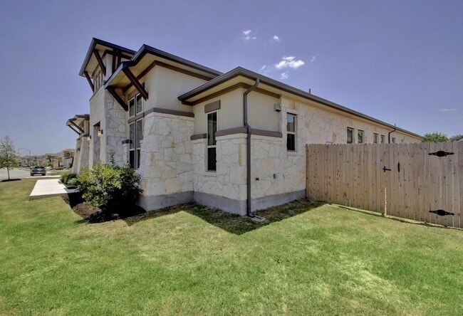 Building Photo - 200 Southern Carina Dr