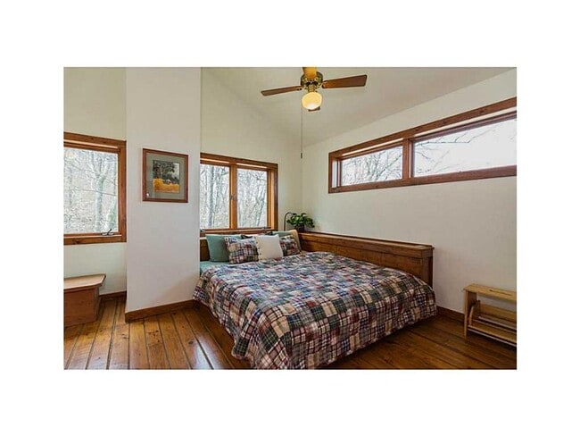 Building Photo - 4 bedroom rustic home, private acreage