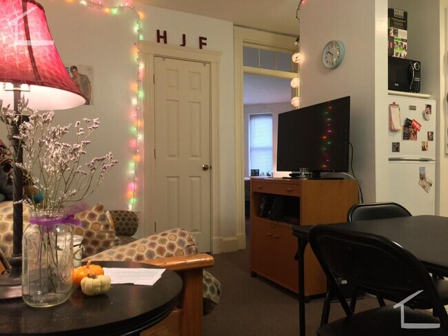 Building Photo - No Brokers Fee, Kenmore Location. The Building With Elevator and Laundry, Heat, Hot Water Included