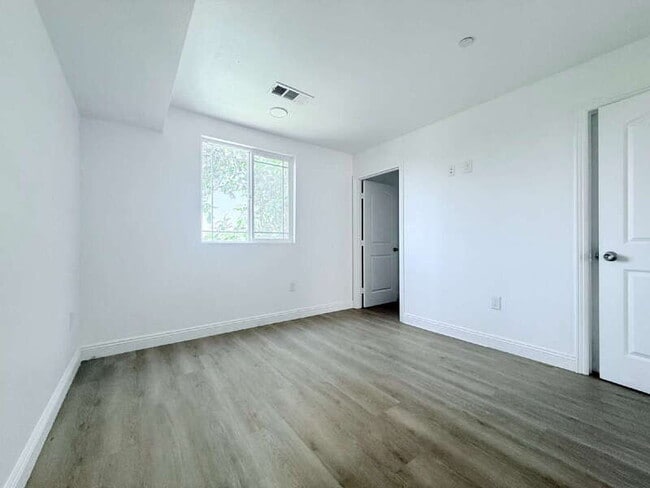 Building Photo - 1731 E 68th St