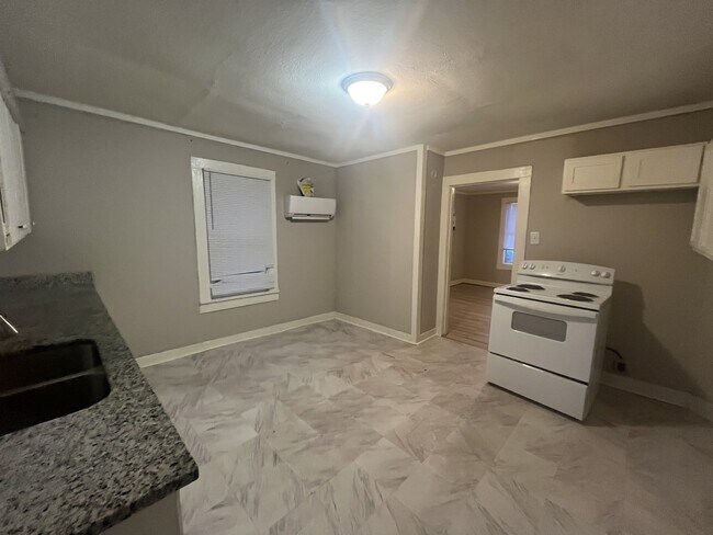 Building Photo - 109 N Spring St