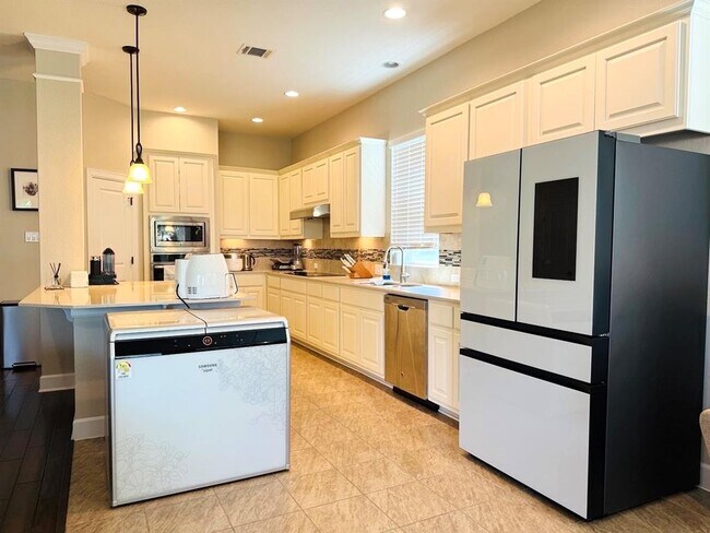 Building Photo - 325 Navigator Dr