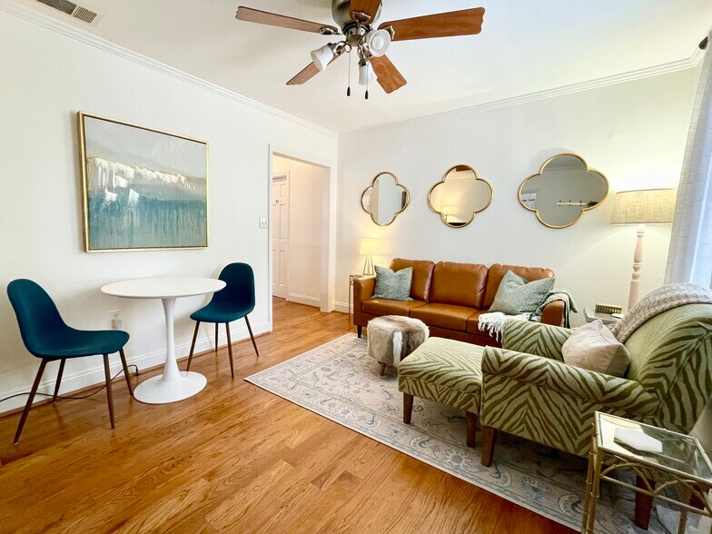 Building Photo - 215 W Taylor St