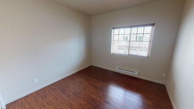 Building Photo - Condo w/ Garage. Close To St. Vincents Hospital, Freeways and Fast Commute To Portland