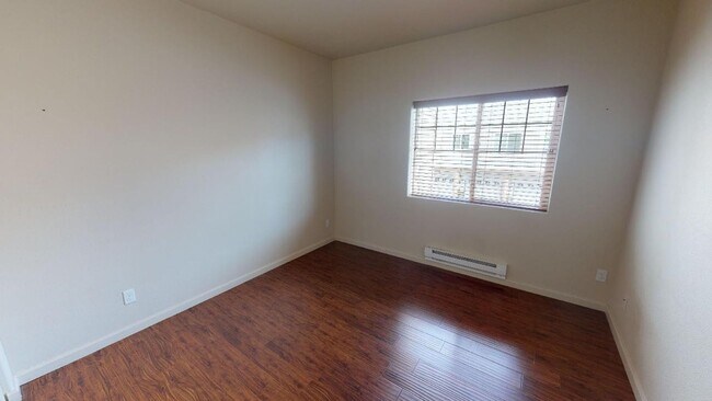 Building Photo - Perfect For Nursing Student - Beautiful Condo w/ Garage. Close To St. Vincents Hospital