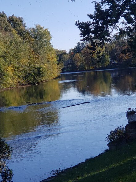 Water Front/Access - 5685 Creekview Rd