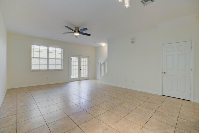 Building Photo - 158 W Thatch Palm Cir
