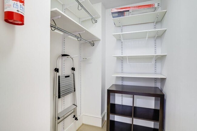 Building Photo - 1451 Park Rd NW