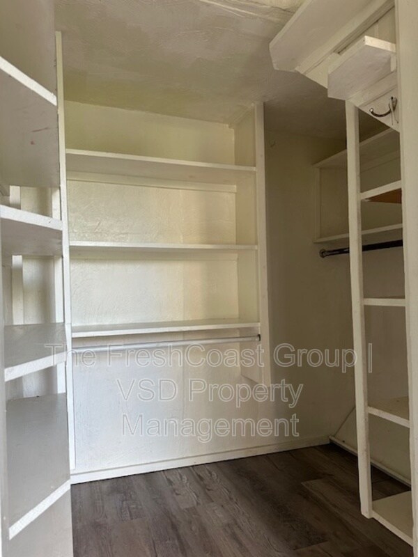 Building Photo - 5940 Engel Ave