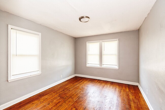 Building Photo - Amazing 3 Bed 1 Bath Home