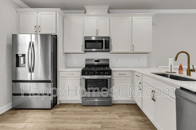 Building Photo - 523 Green Fern Dr