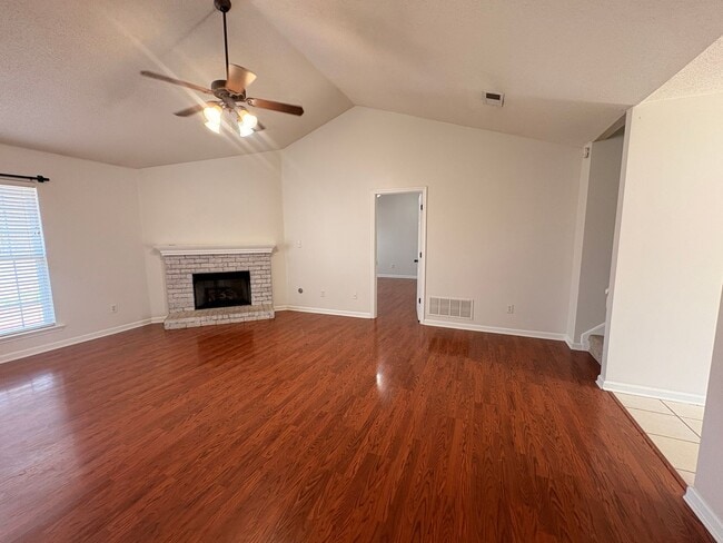 Building Photo - Arlington Home Ready To Be Yours! 3 Bedrooms Downstairs! Pets Are Welcome, Fees Apply!