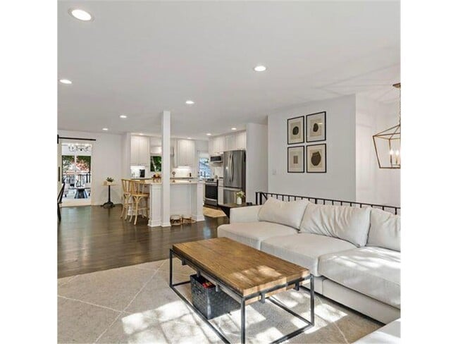 Building Photo - 4520 Vandervork Ave