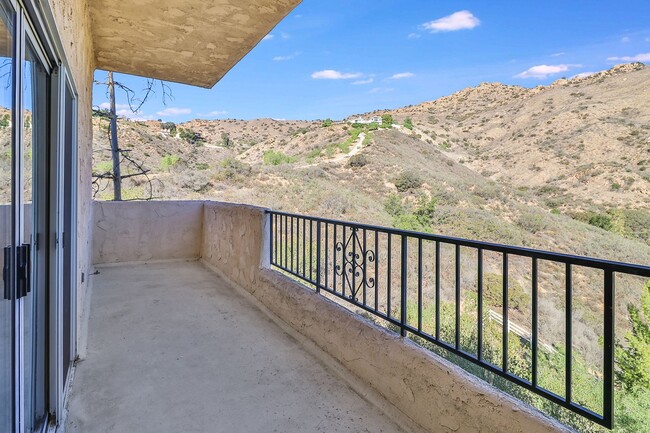 Building Photo - MOVE-IN READY, Bell Canyon 4BR w/views + o...