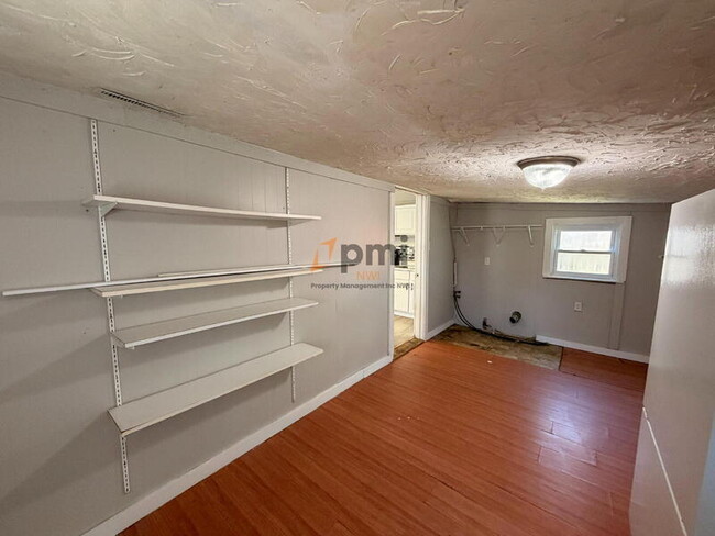 Building Photo - 416 Van Buren Ave