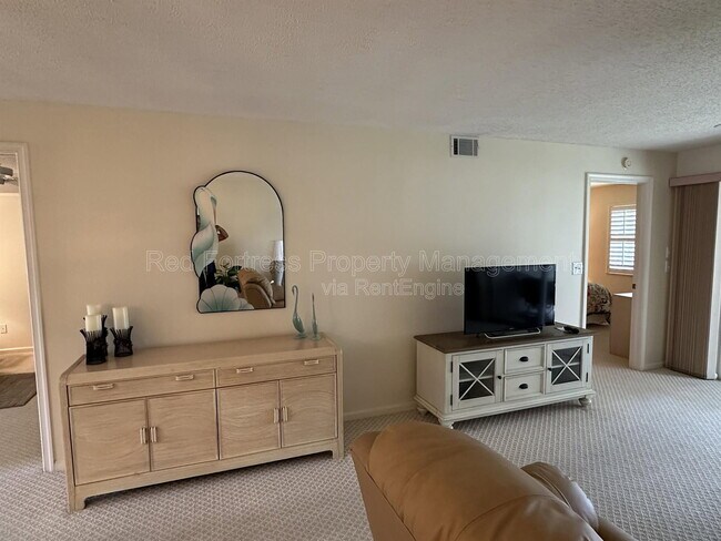 Building Photo - 6700 Dennis Cir