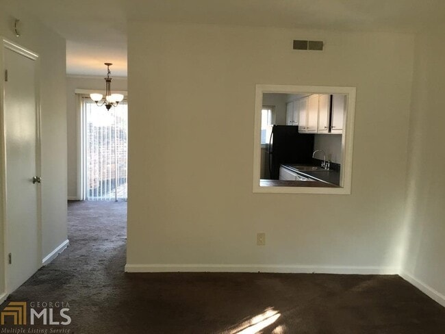 Building Photo - 3121 Colonial Way