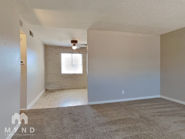 Building Photo - 912 S Dorsey Ln