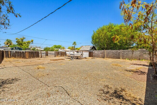 Building Photo - 1120 E Mission Ln