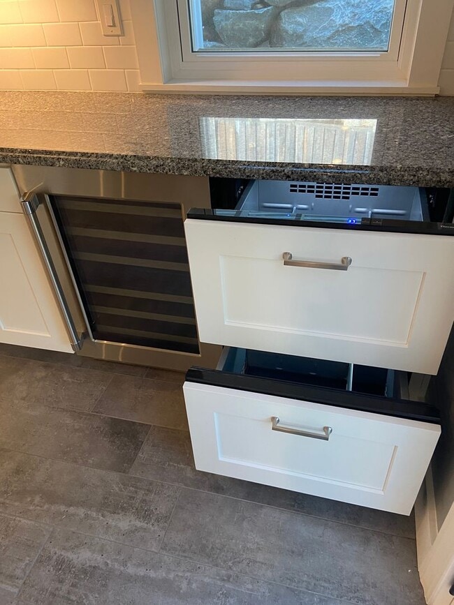 Building Photo - Beautifully remodeled 3 Bdrm+Master retrea...