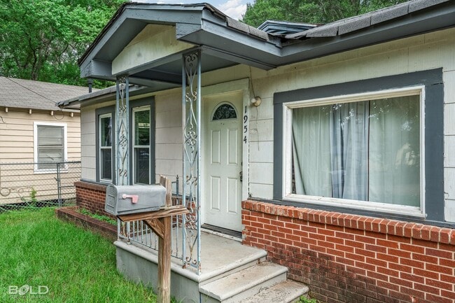 Building Photo - 1954 State St