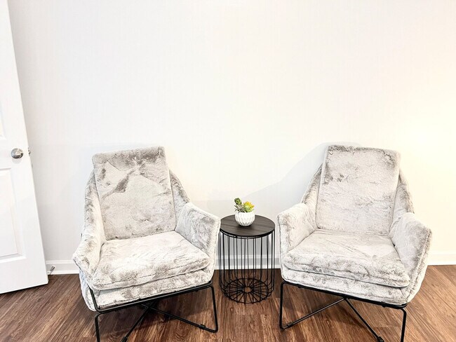 Building Photo - 6066 Barker Landing NE