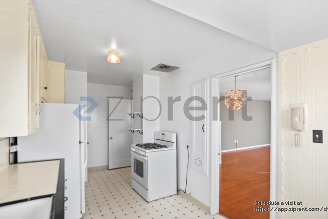 Building Photo - 16070 Selborne Dr