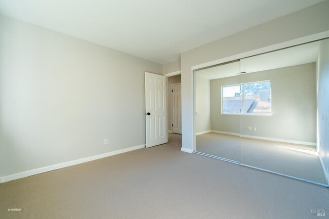 Building Photo - 517 Leafhaven Ln