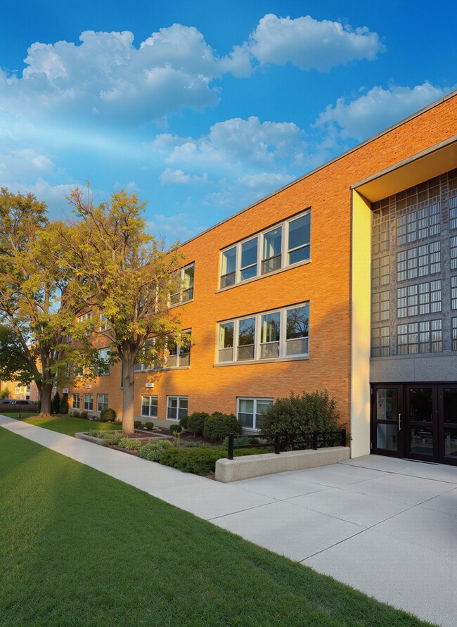 Building Photo - 8900 Windemere Ave