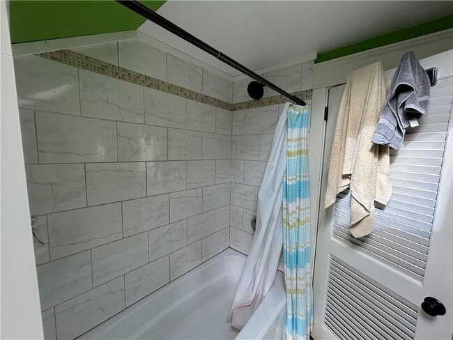 Building Photo - 7 Boulevard E