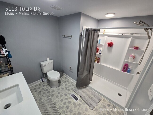 Building Photo - 5113 Tulip Dr
