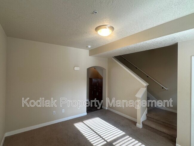 Building Photo - 518 E 500 S