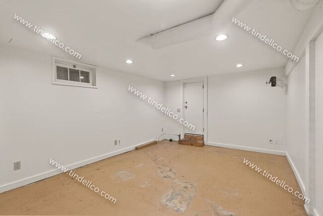 Building Photo - Spacious Pet Friendly Cape Cod in Multnomah Village with detached garage!