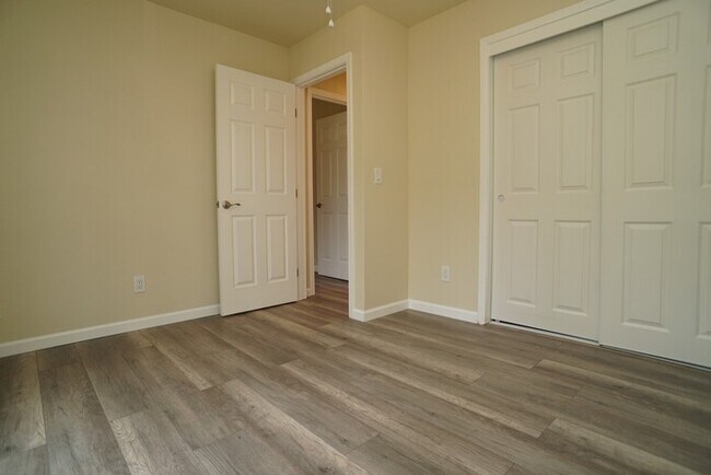 Building Photo - Beautifully remodeled halfplex in desirable Granite Bay!