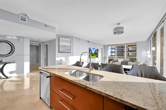 Building Photo - 1830 S Ocean Dr