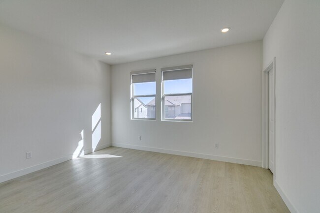 Building Photo - Brand New 4 Bedroom + Den/Office in Summerlin