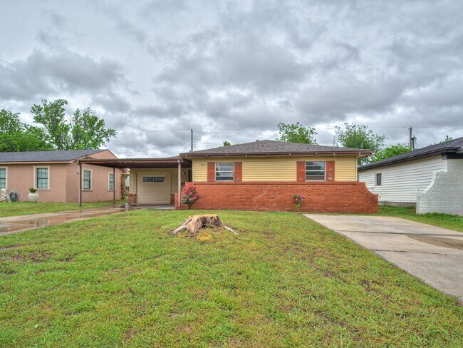 Building Photo - Charming Home in OKC + 4 bedrooms