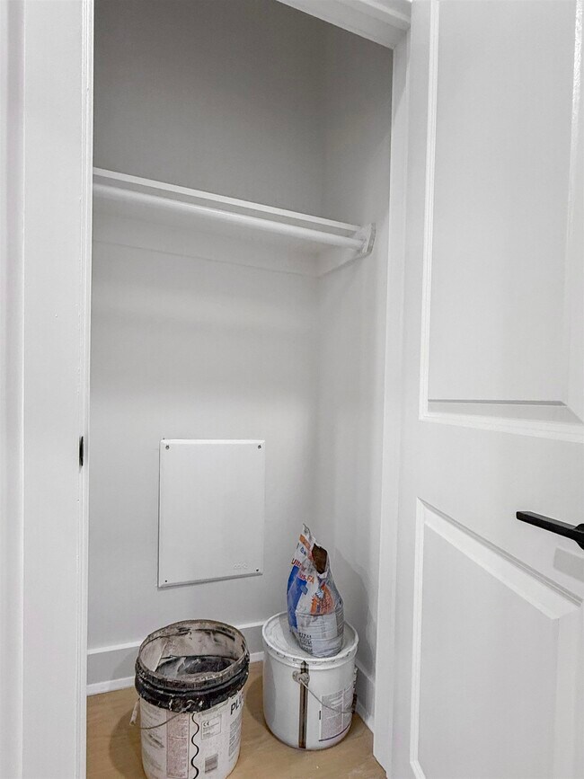 Building Photo - 185 Mallory Ave