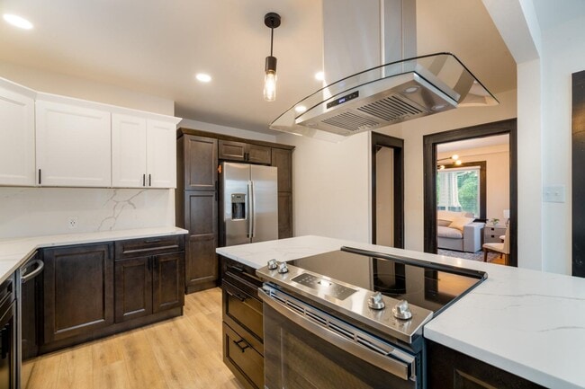 Building Photo - 6389 N Commercial Ave