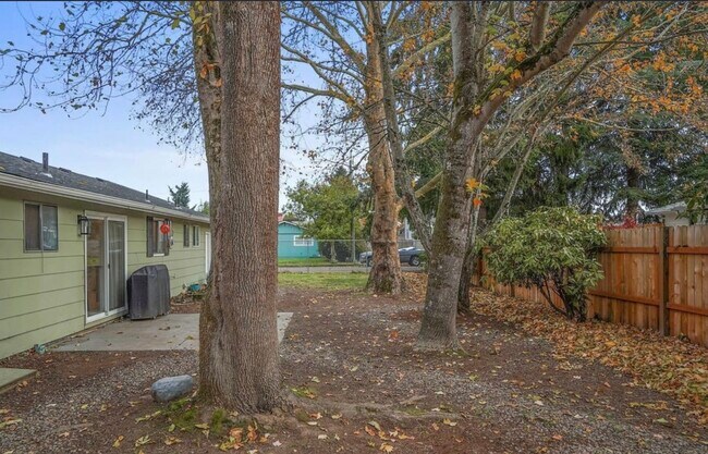 Building Photo - 2594 Hummingbird St NE