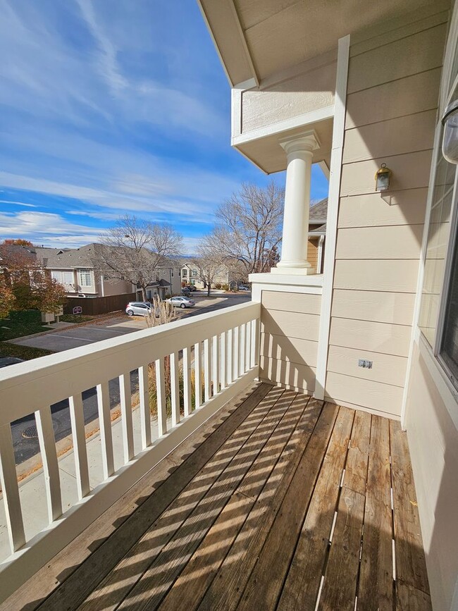 Building Photo - Stunning Highlands Ranch Townhome