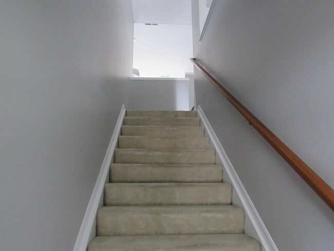 Building Photo - 6288 Lake Springs