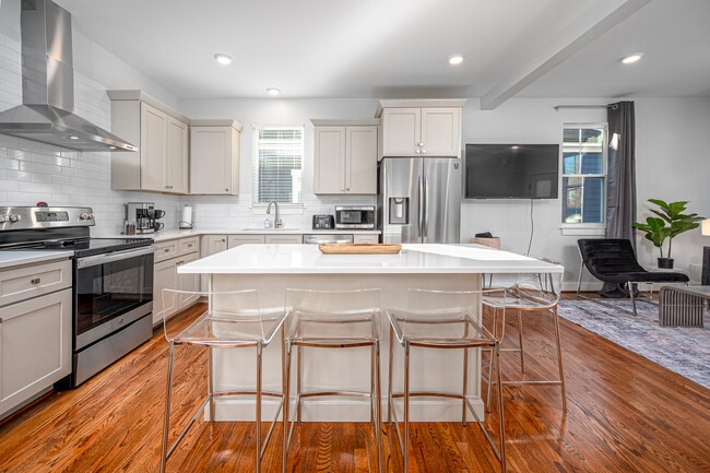 Building Photo - 303 Spruce St