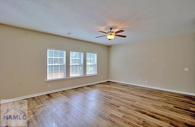 Building Photo - 33 Daylily Ct