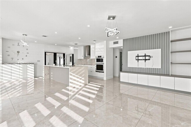 Building Photo - 9298 Jamaica Dr
